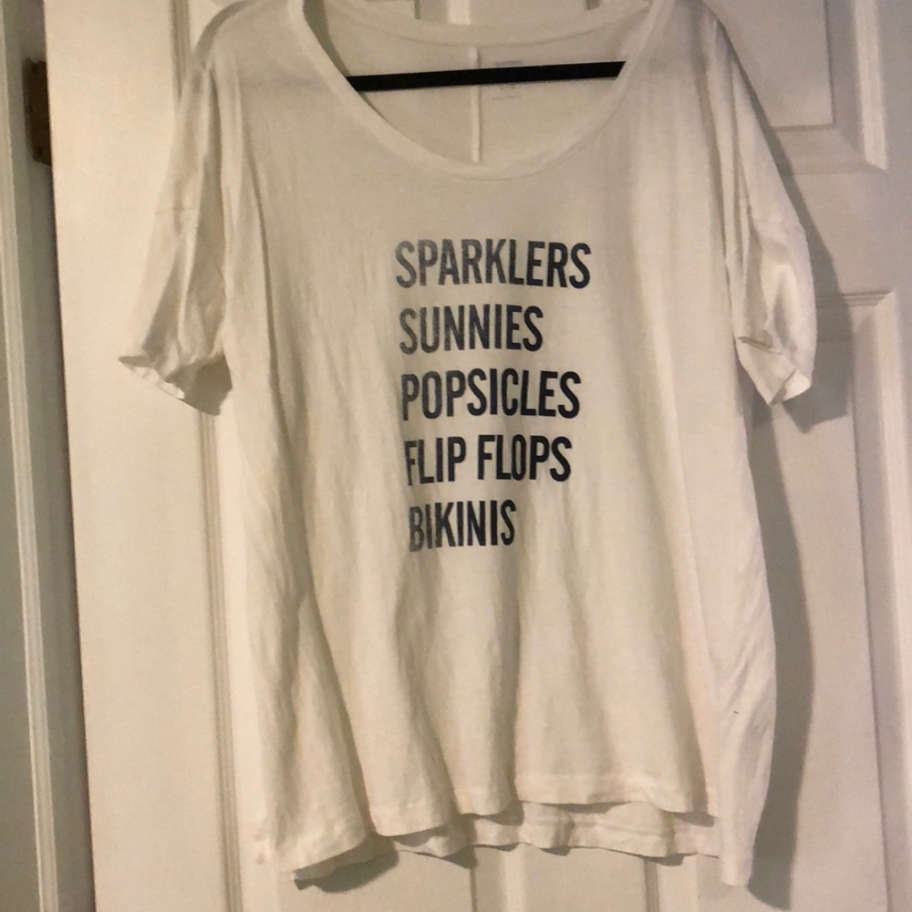Old navy graphic tee size L ( worn once)